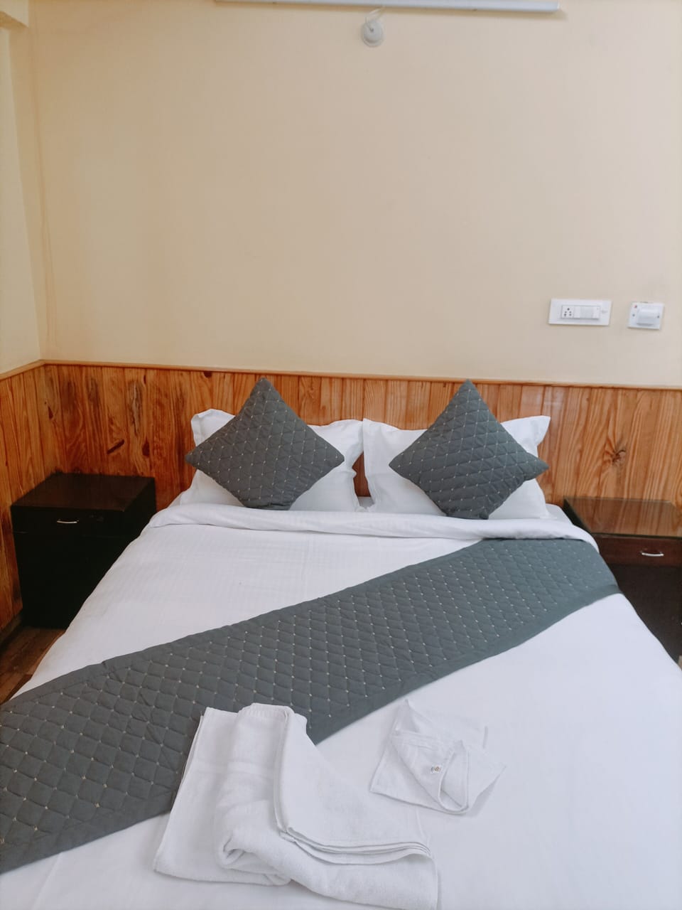 Deluxe Double Room, Hill View | Free WiFi