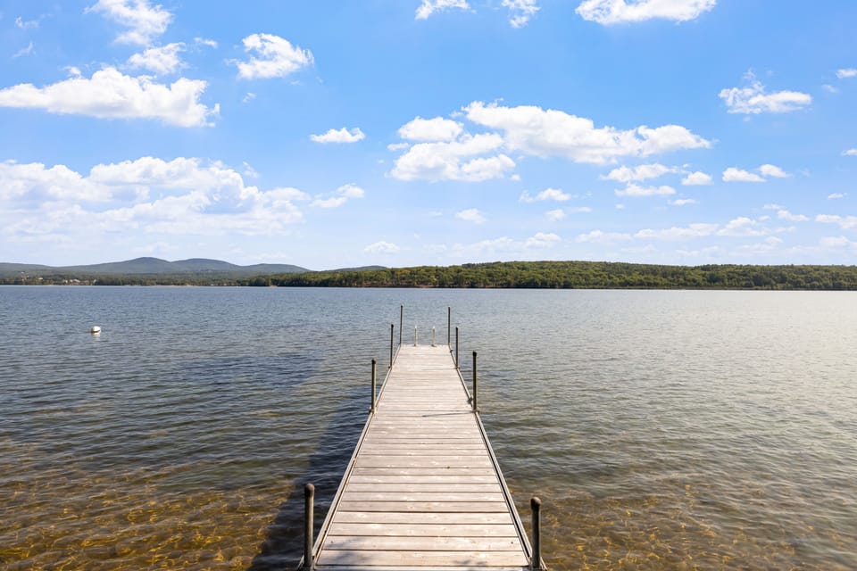 Dock: 22 Boat Max, 3 ft deep.