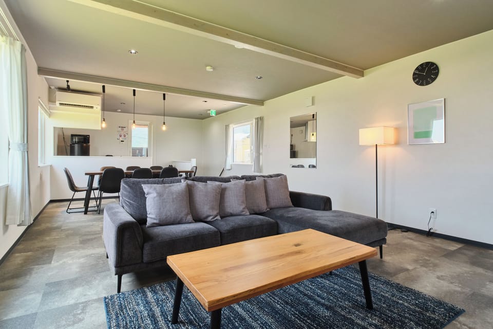 Comfort House, Sea View | Living area | 65-inch flat-screen TV with digital channels, Netflix, Hulu
