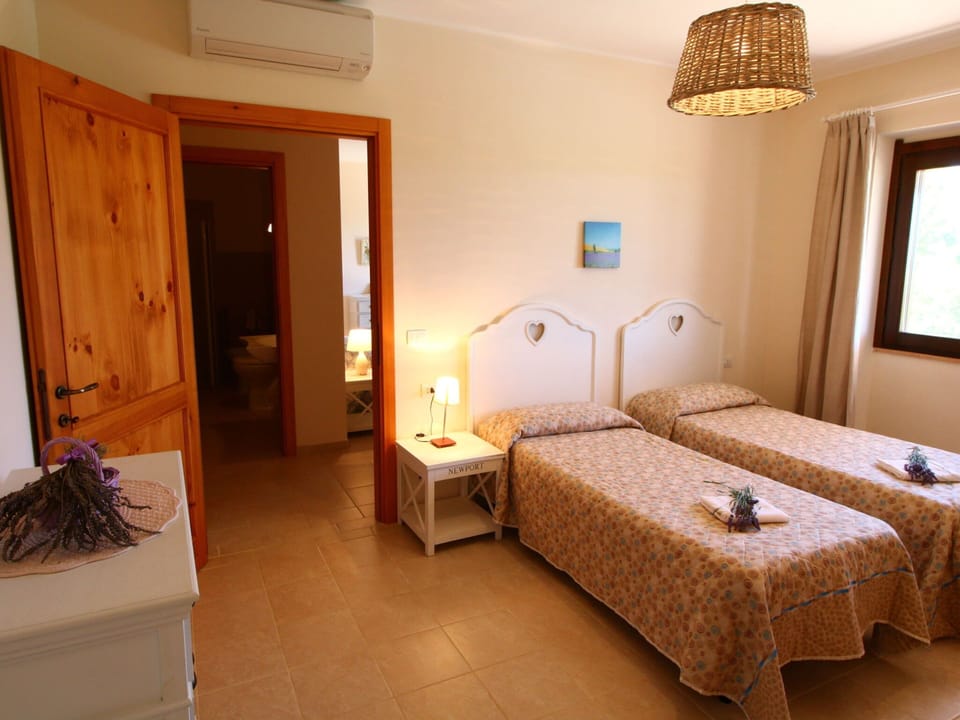 House | 2 bedrooms, individually furnished, bed sheets