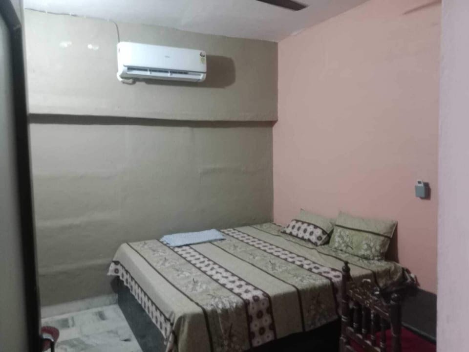 Family Single Room | Bathroom | Shower, soap