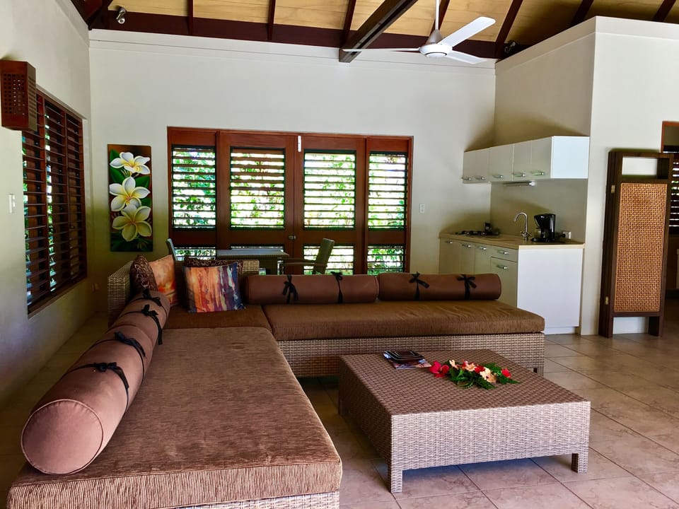 Guest Bures 1 & 2 Living & Kitchen Area
Lounge converts to 2 single or1 king bed