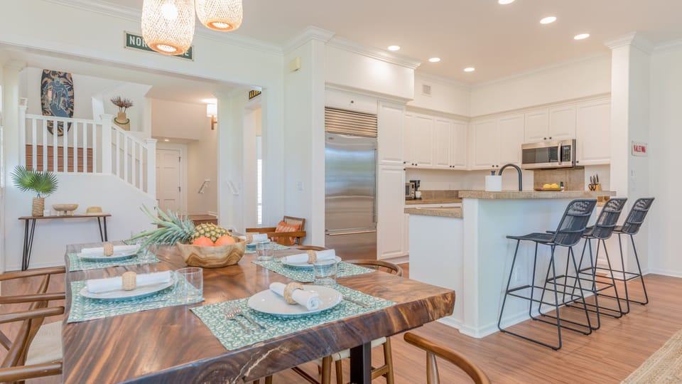 Seagrove Ohana House -Dining to Kitchen Area