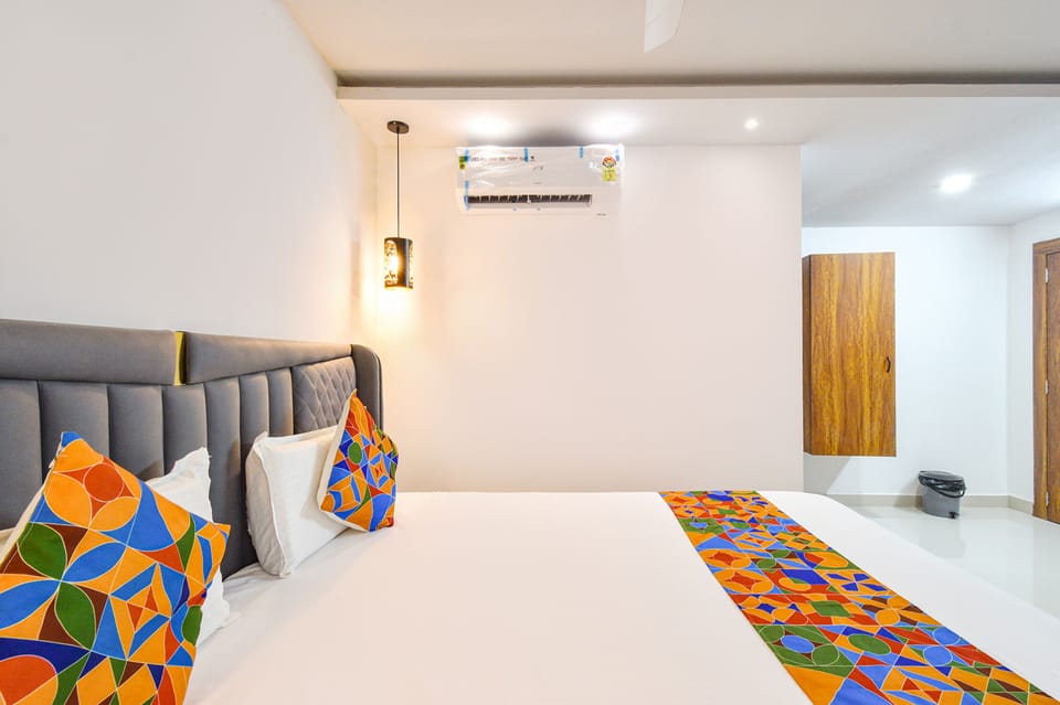 Luxury Suite | Egyptian cotton sheets, premium bedding, in-room safe