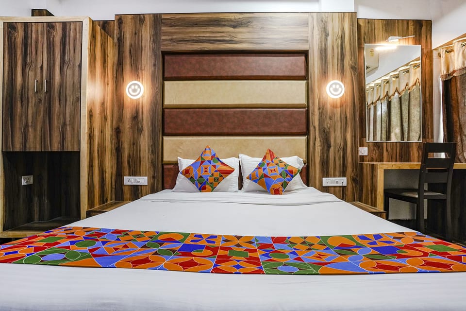 Deluxe Room | Egyptian cotton sheets, premium bedding, in-room safe, blackout drapes