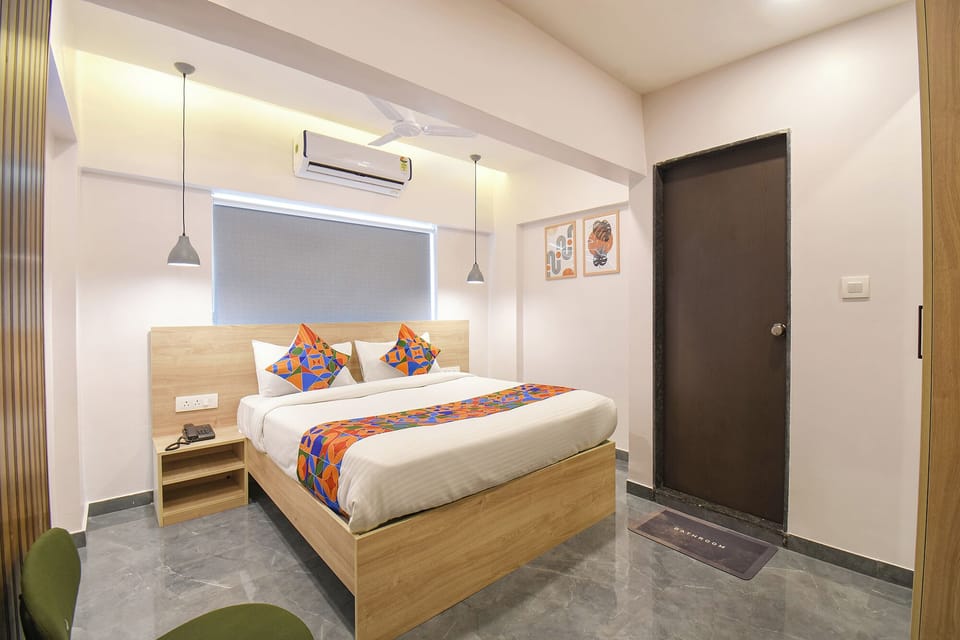 Deluxe Room | Egyptian cotton sheets, premium bedding, in-room safe