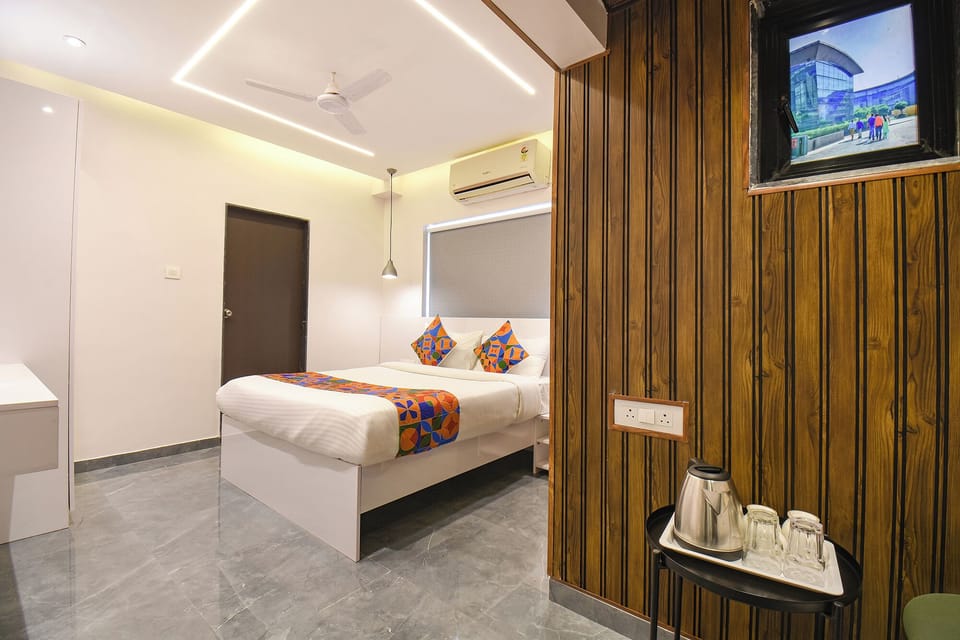 Egyptian cotton sheets, premium bedding, in-room safe