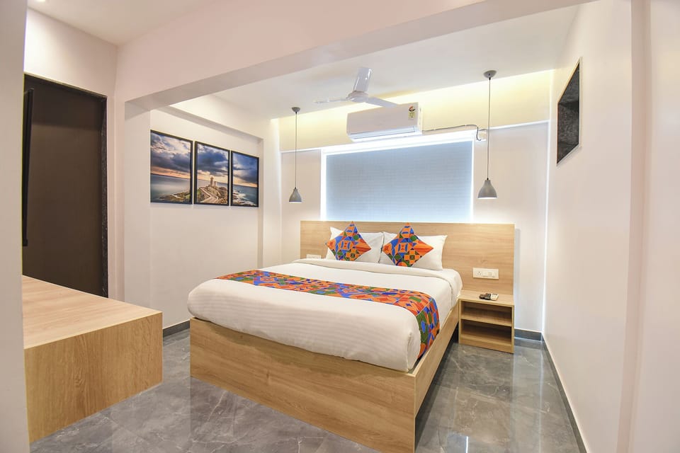 Egyptian cotton sheets, premium bedding, in-room safe