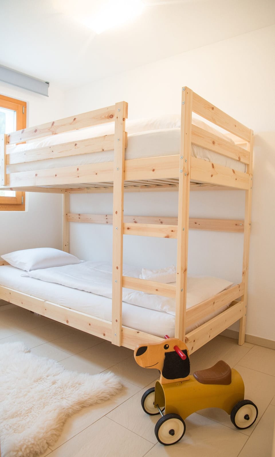 Children's room with a bunk bed for 2 children