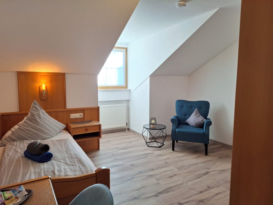 Single Room | Hypo-allergenic bedding available, minibar, blackout drapes, WiFi (free)