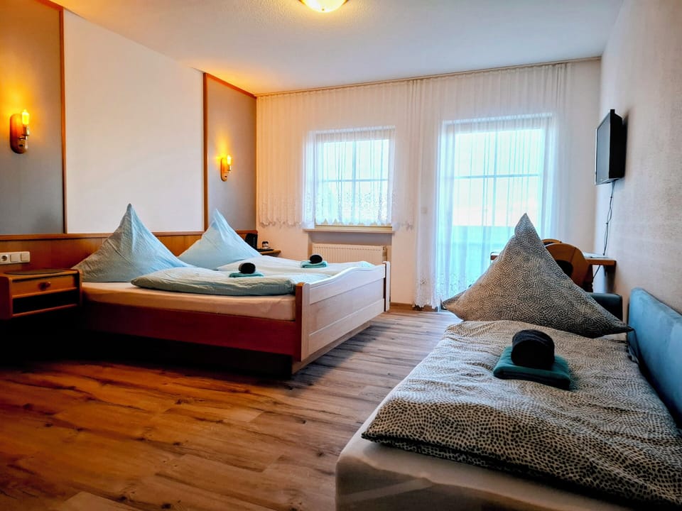 Triple Room | Hypo-allergenic bedding available, minibar, blackout drapes, WiFi (free)