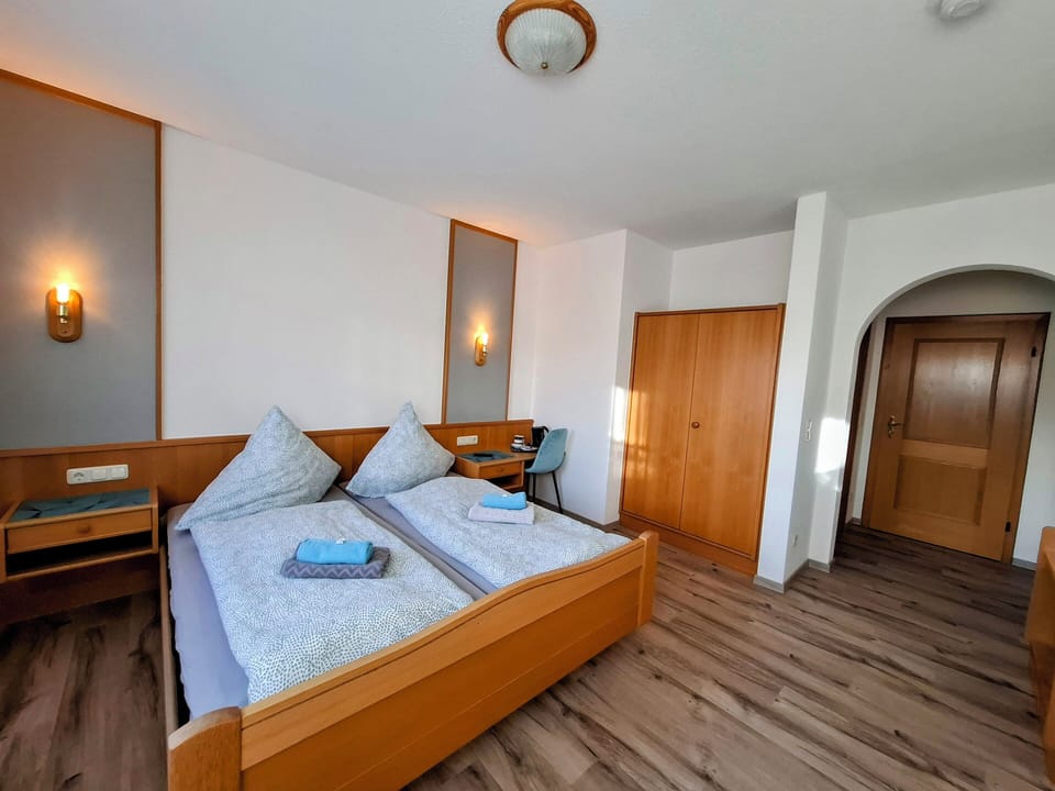 Hypo-allergenic bedding available, minibar, blackout drapes, WiFi (free)