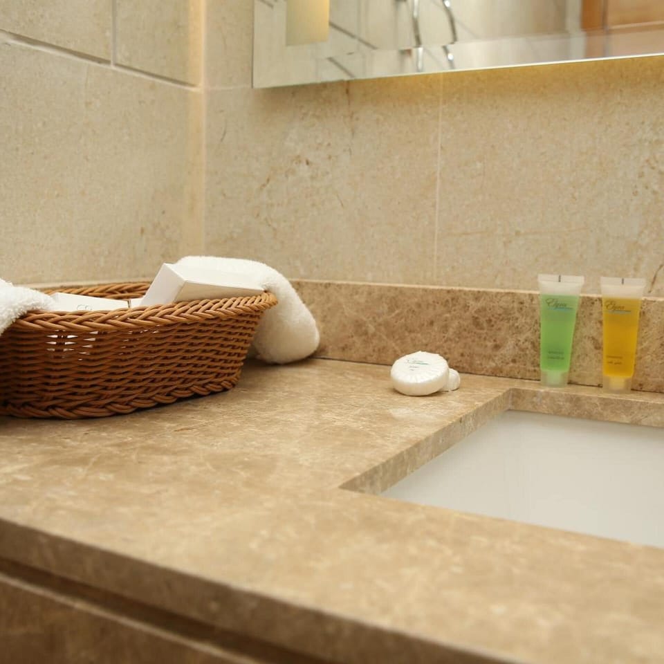 Free toiletries, bathrobes, bidet