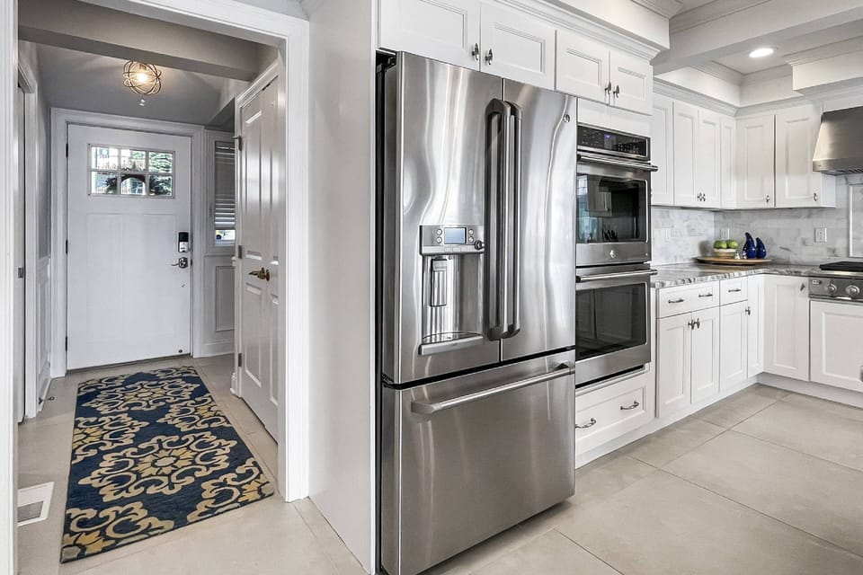 Welcome to Sunrise:  Enter your waterfront retreat