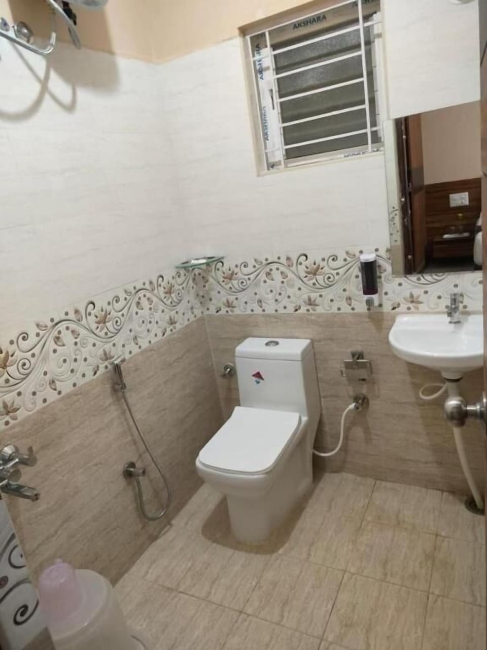 Deluxe Studio Suite | Bathroom