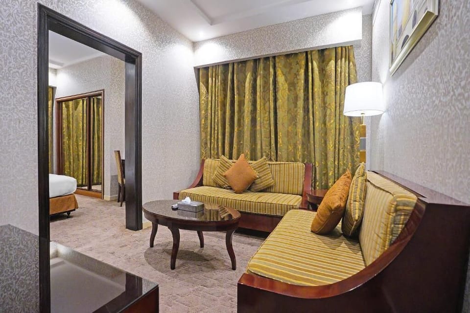 Junior Suite | Hypo-allergenic bedding, minibar, iron/ironing board, free WiFi
