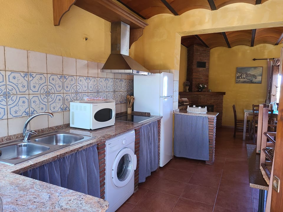 House, 3 Bedrooms, Accessible, Smoking | Private kitchen