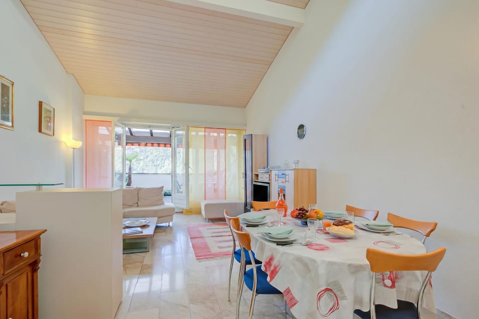 Family Apartment, 2 Bedrooms, 2 Bathrooms, Lakeside (Miralago Lakeview Morcote With Pool) | Dining