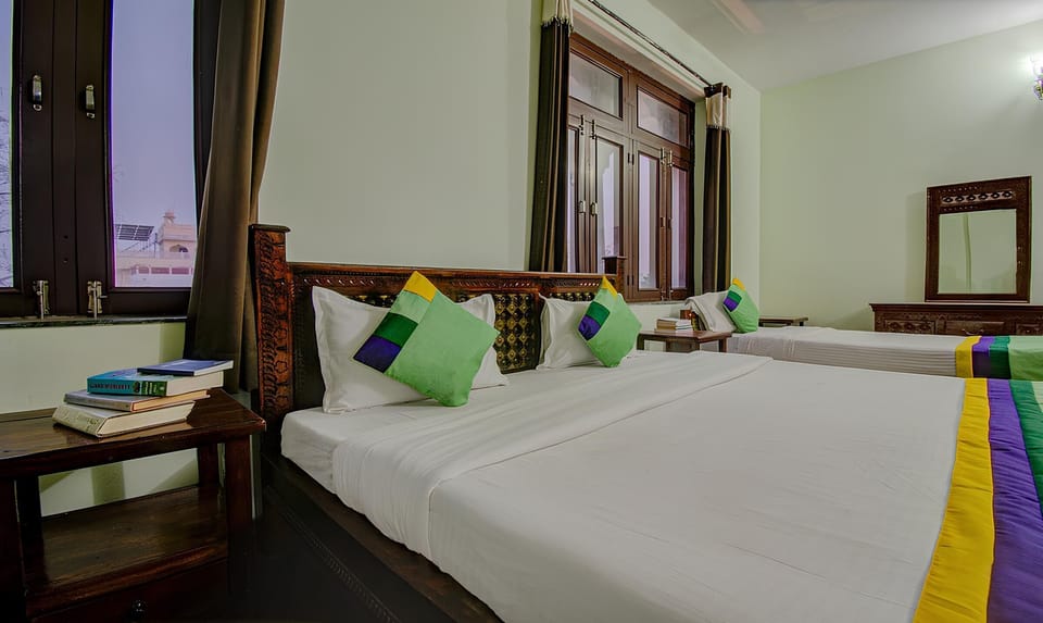 Memory foam beds, desk, laptop workspace, free WiFi
