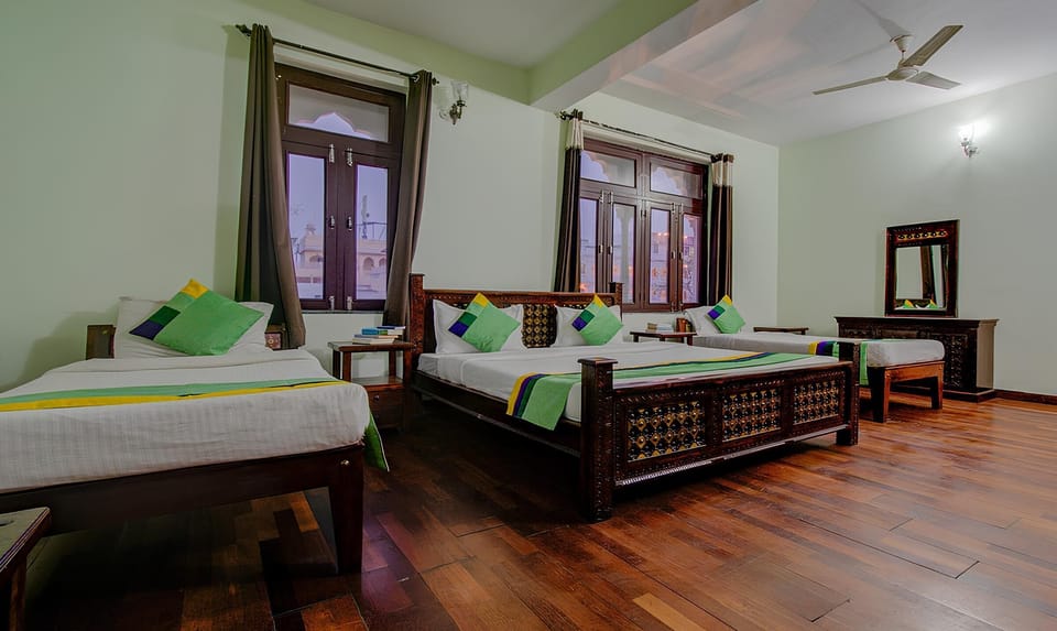 Memory foam beds, desk, laptop workspace, free WiFi
