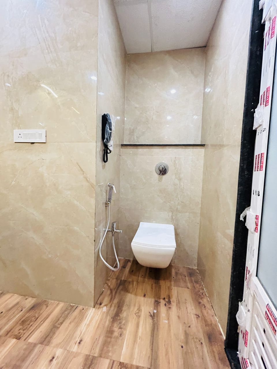 Deluxe Room | Bathroom | Shower, towels, soap, shampoo