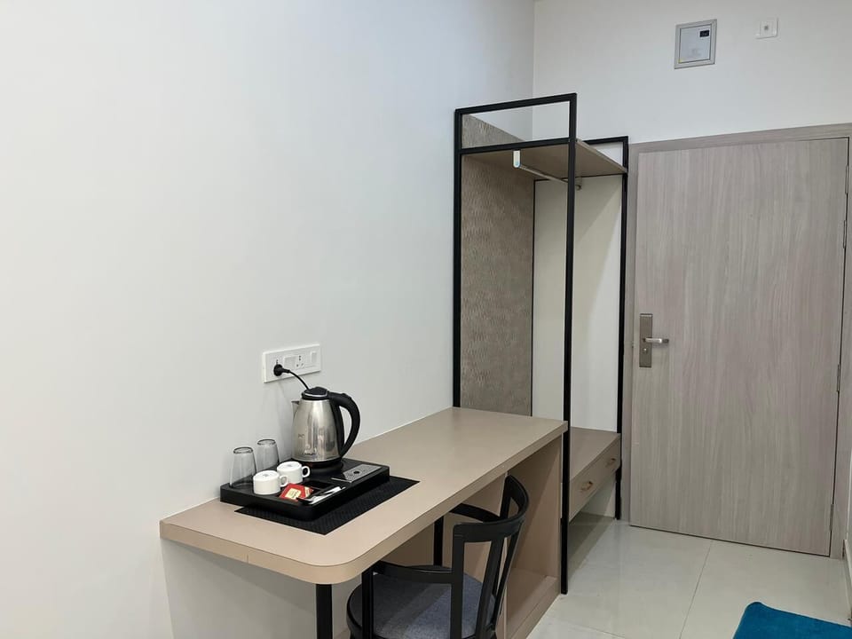 Deluxe Room | Desk, soundproofing, free WiFi
