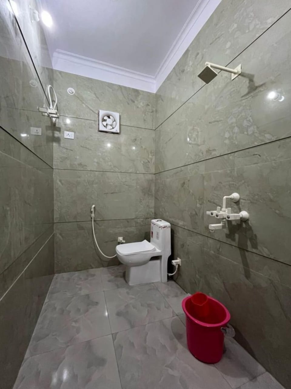 Deluxe Double Room | Bathroom | Shower, towels, soap