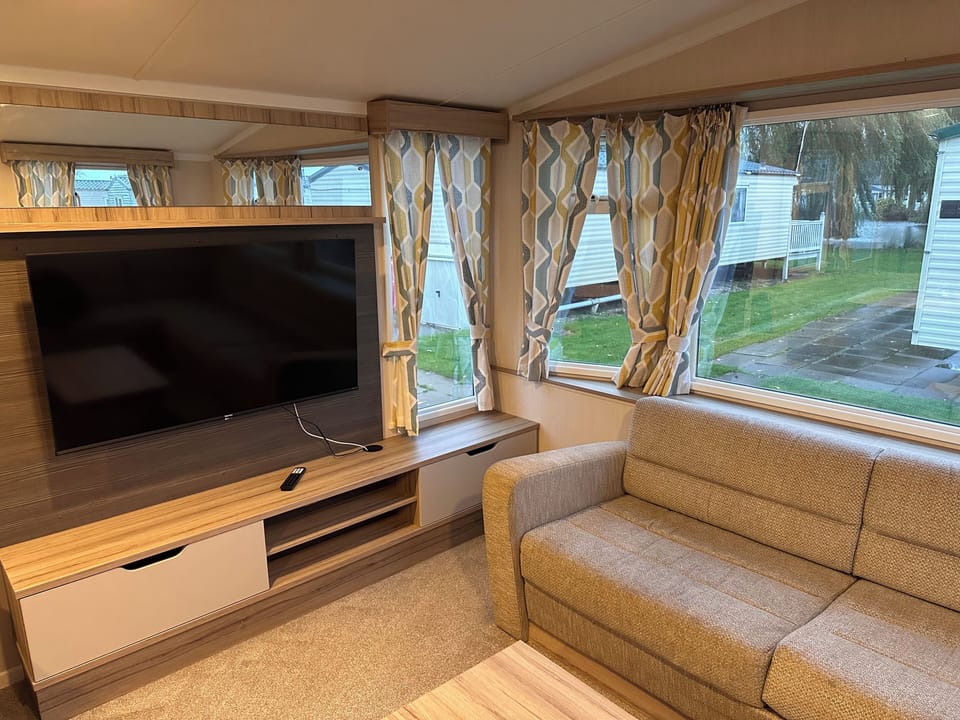 Cabin | Living area | TV