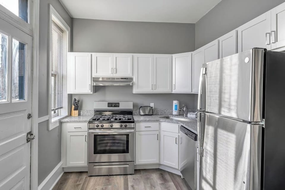 Living Room / dining Room / Fully stocked kitchen