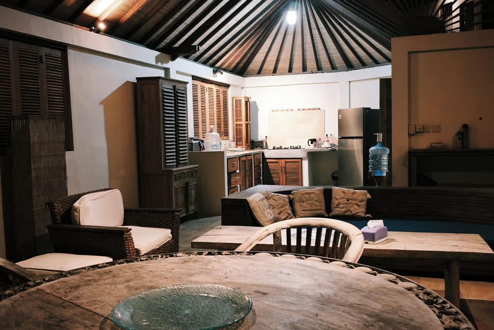 Classic Villa, 4 Bedrooms, Ocean View | Living area
