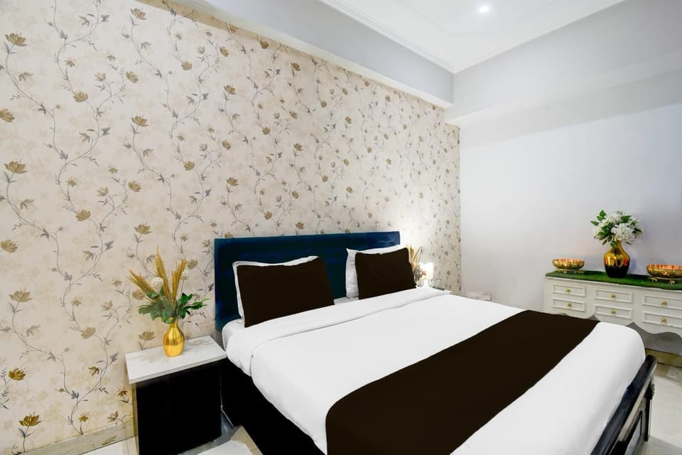 Classic Double Room, Garden View | Desk, laptop workspace, free WiFi