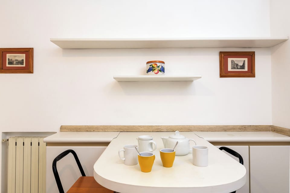 Deluxe Condo | Private kitchen | Dining table