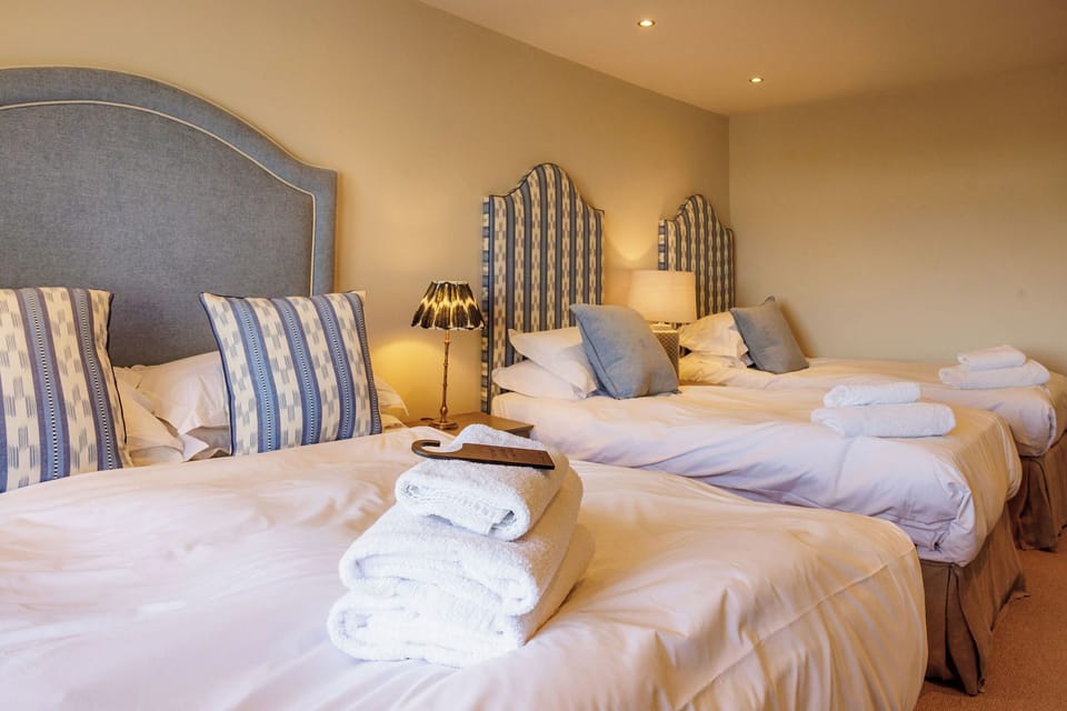 Superior Quadruple Room | Desk, laptop workspace, iron/ironing board, free WiFi