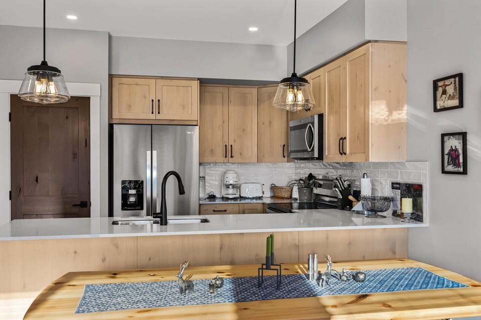 Townhome, 3 Bedrooms | Private kitchen | Coffee/tea maker, fridge, oven, toaster
