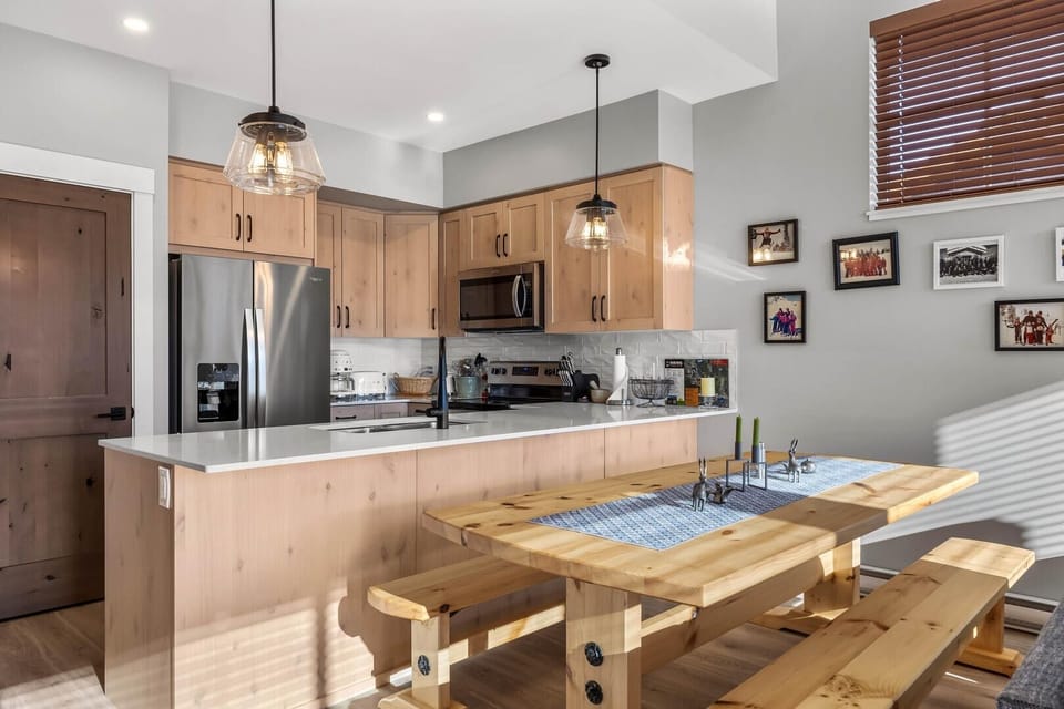 Townhome, 3 Bedrooms | Dining