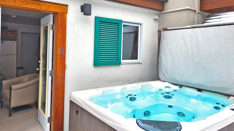 Studio | Outdoor spa tub