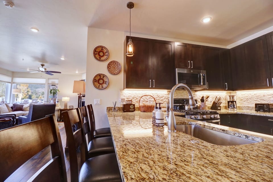 Condo, 2 Bedrooms | Private kitchen | Fridge, oven, coffee/tea maker, electric kettle