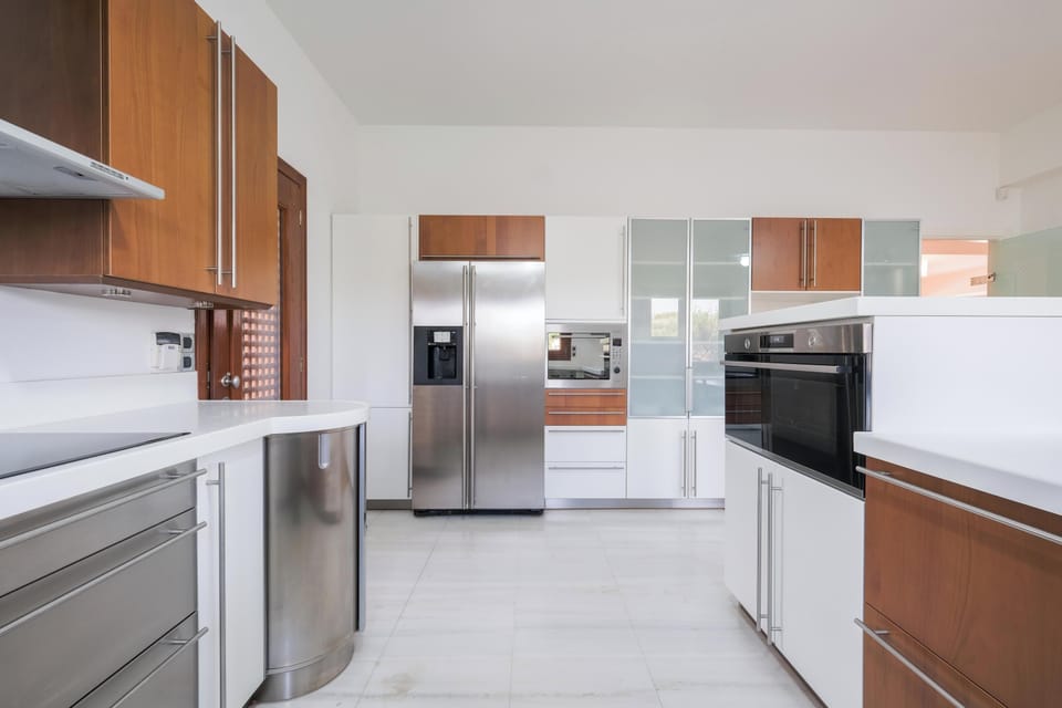 Signature Villa, Mountain View | Private kitchen | Full-size fridge, microwave, oven, stovetop