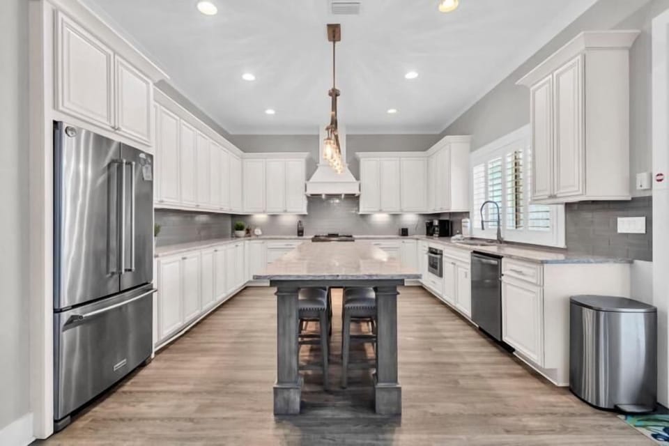 House, Multiple Beds (Blue Fish Bungalow) | Private kitchen | Oven, toaster