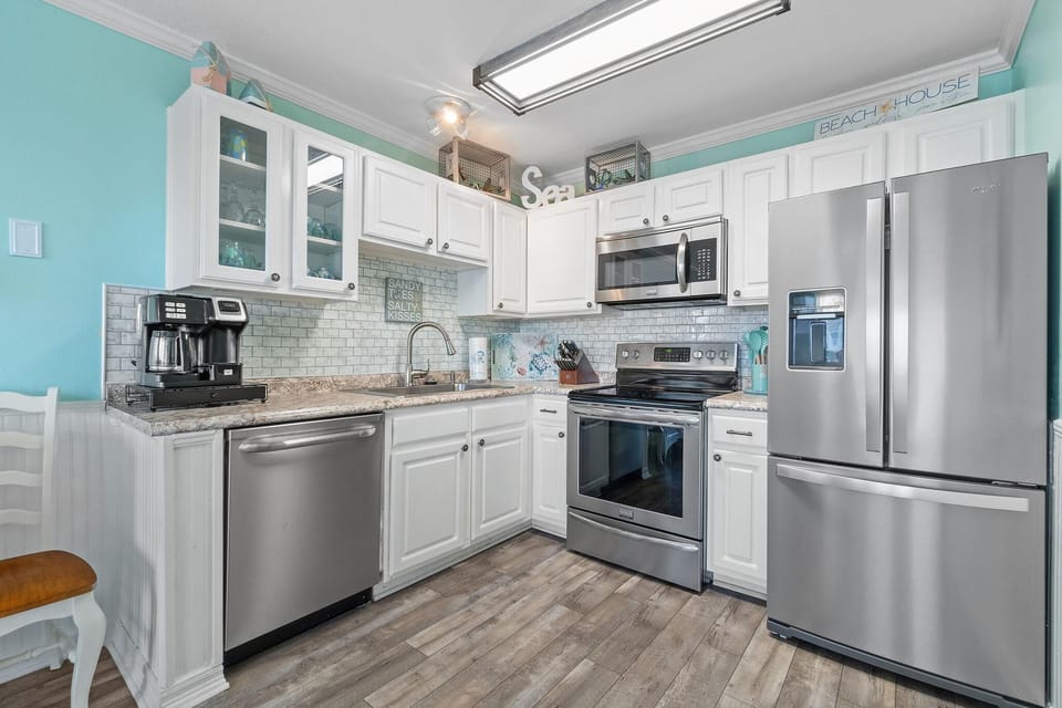 Condo, 1 King Bed with Sofa bed (Grand Caribbean West 215) | Private kitchen | Paper towels