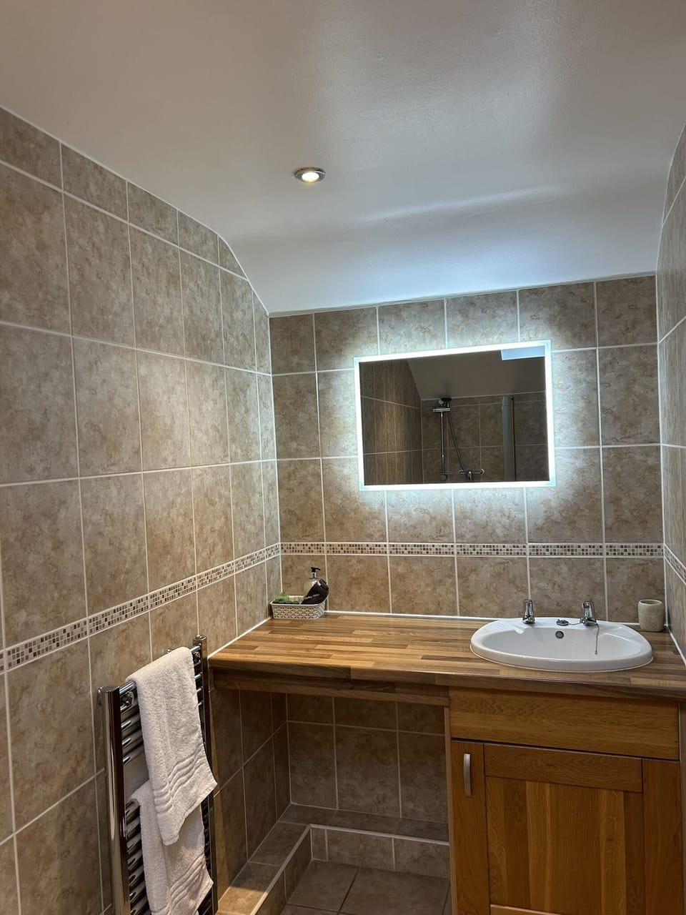 Double Room, Ensuite | Bathroom | Hair dryer, soap, shampoo, toilet paper