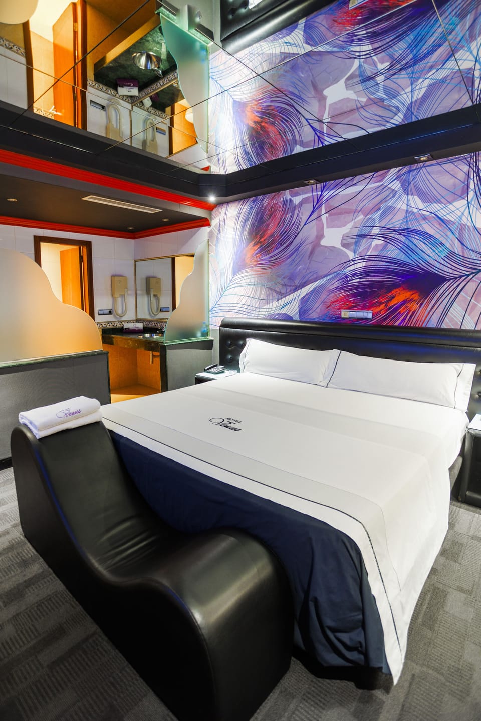 Suite, Jetted Tub | Premium bedding, memory foam beds, free WiFi, bed sheets