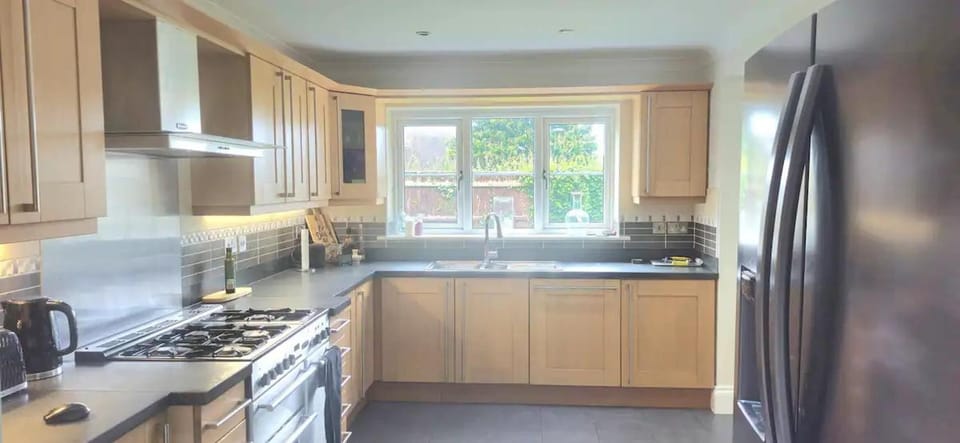 House | Private kitchen | Fridge, microwave, oven, stovetop