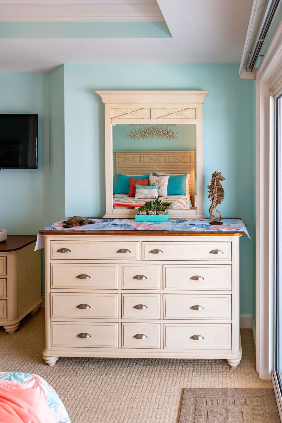 Plenty of storage for clothes, swimsuits, and all your vacation essentials—because no one wants to live out of a suitcase!