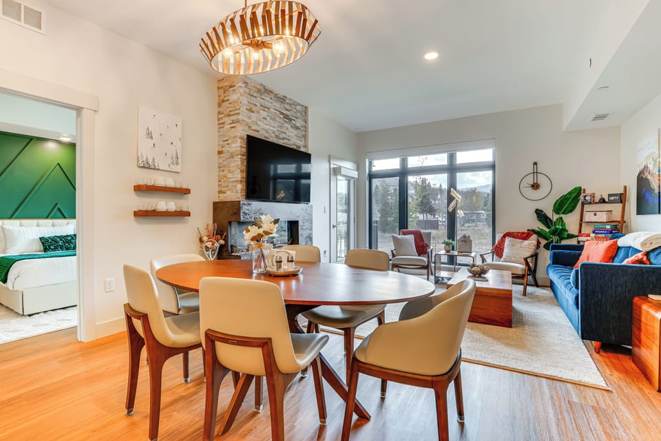 Dining Area | Dishware & Flatware Provided | Central A/C & Heat