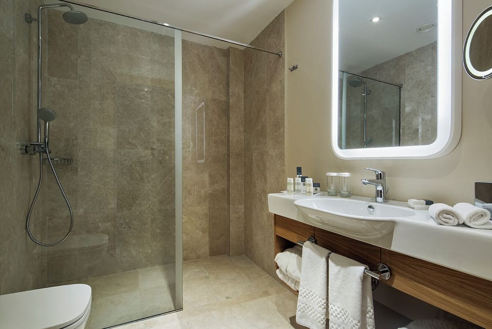 Minibar, in-room safe, desk, soundproofing