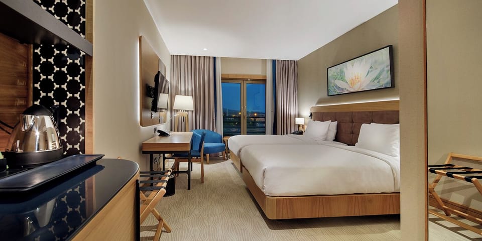 Room, 2 Twin Beds, Non Smoking | Minibar, in-room safe, desk, soundproofing