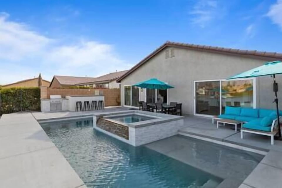Lakefront Getaway: Pool, Spa & Game Room Fun (31)