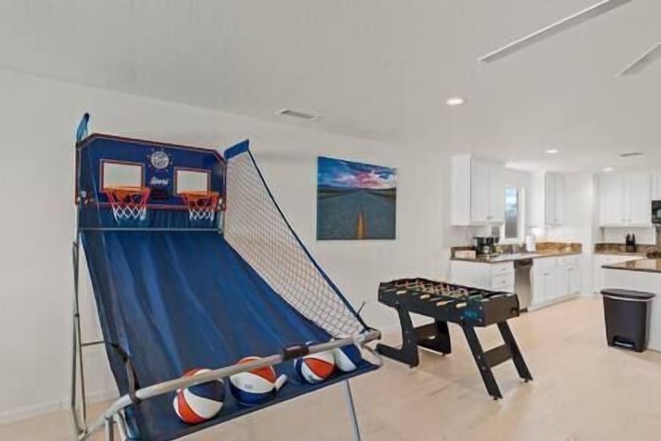 Lakefront Getaway: Pool, Spa & Game Room Fun (11)