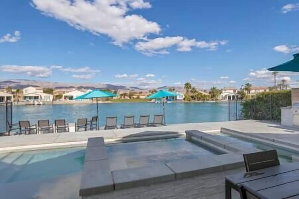Lakefront Getaway: Pool, Spa & Game Room Fun (30)